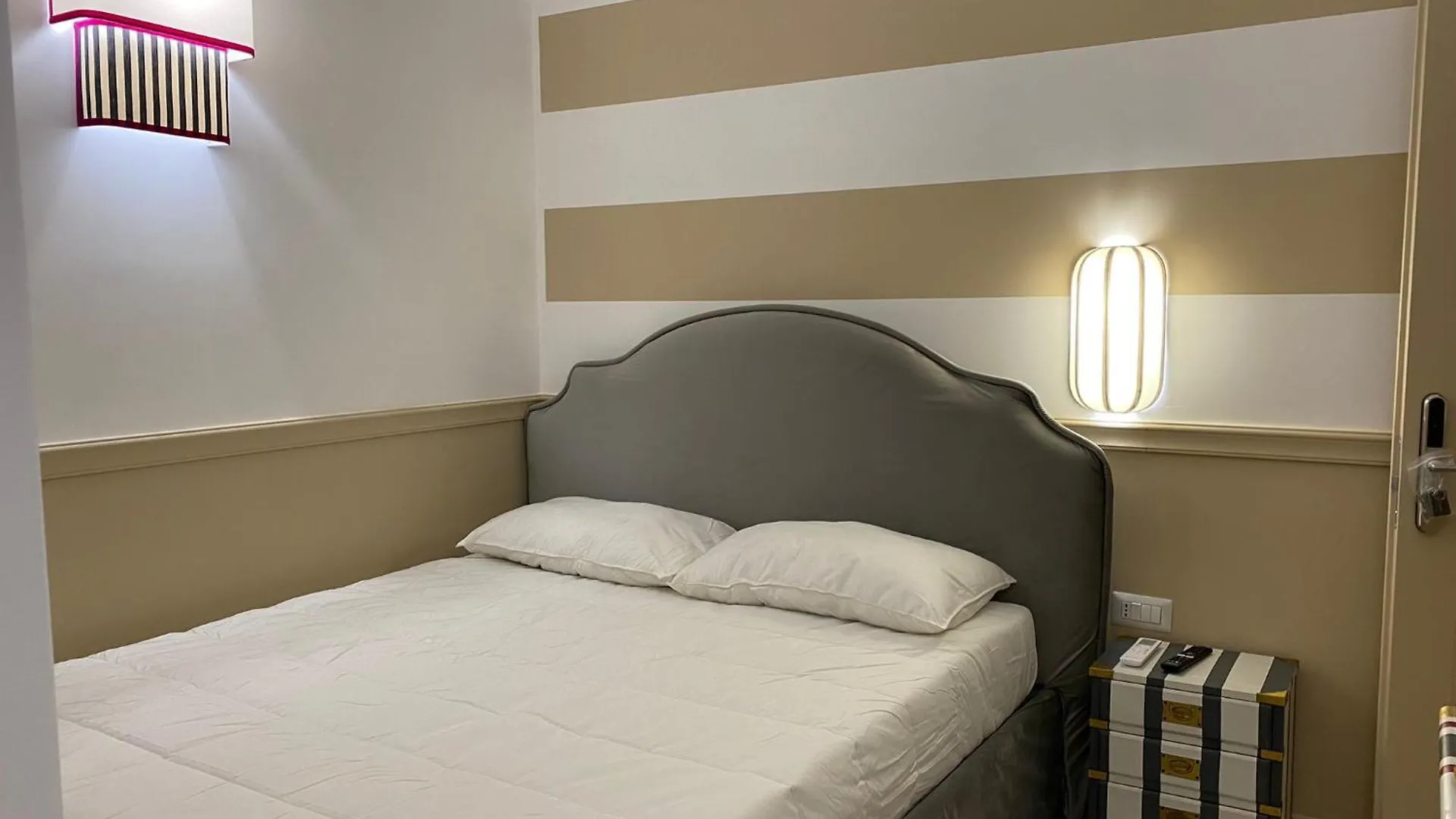 Cozy Luxury Room Pantheon Rome Guest house